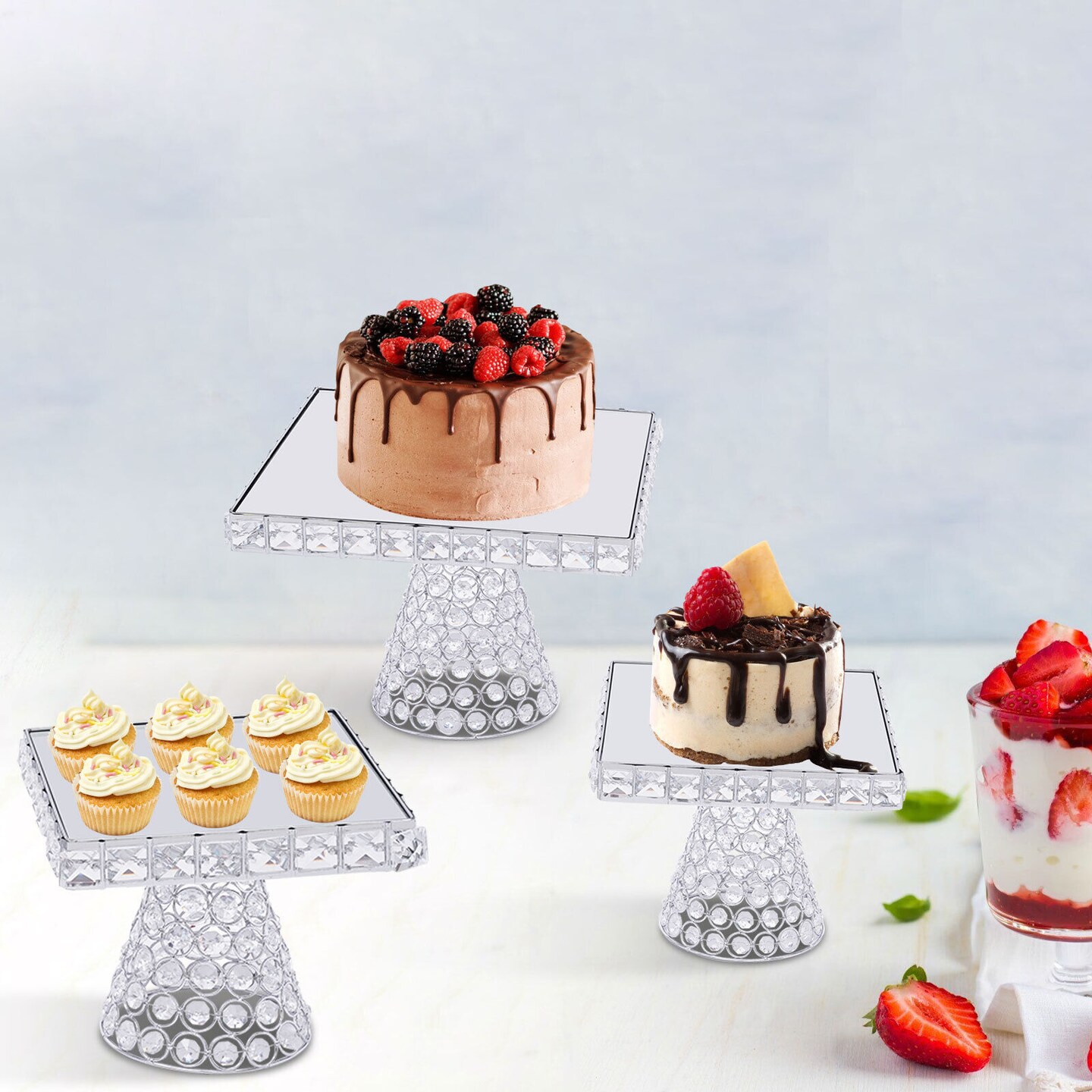 New silver metal cake stand set with mirror tray for dessert decoration.