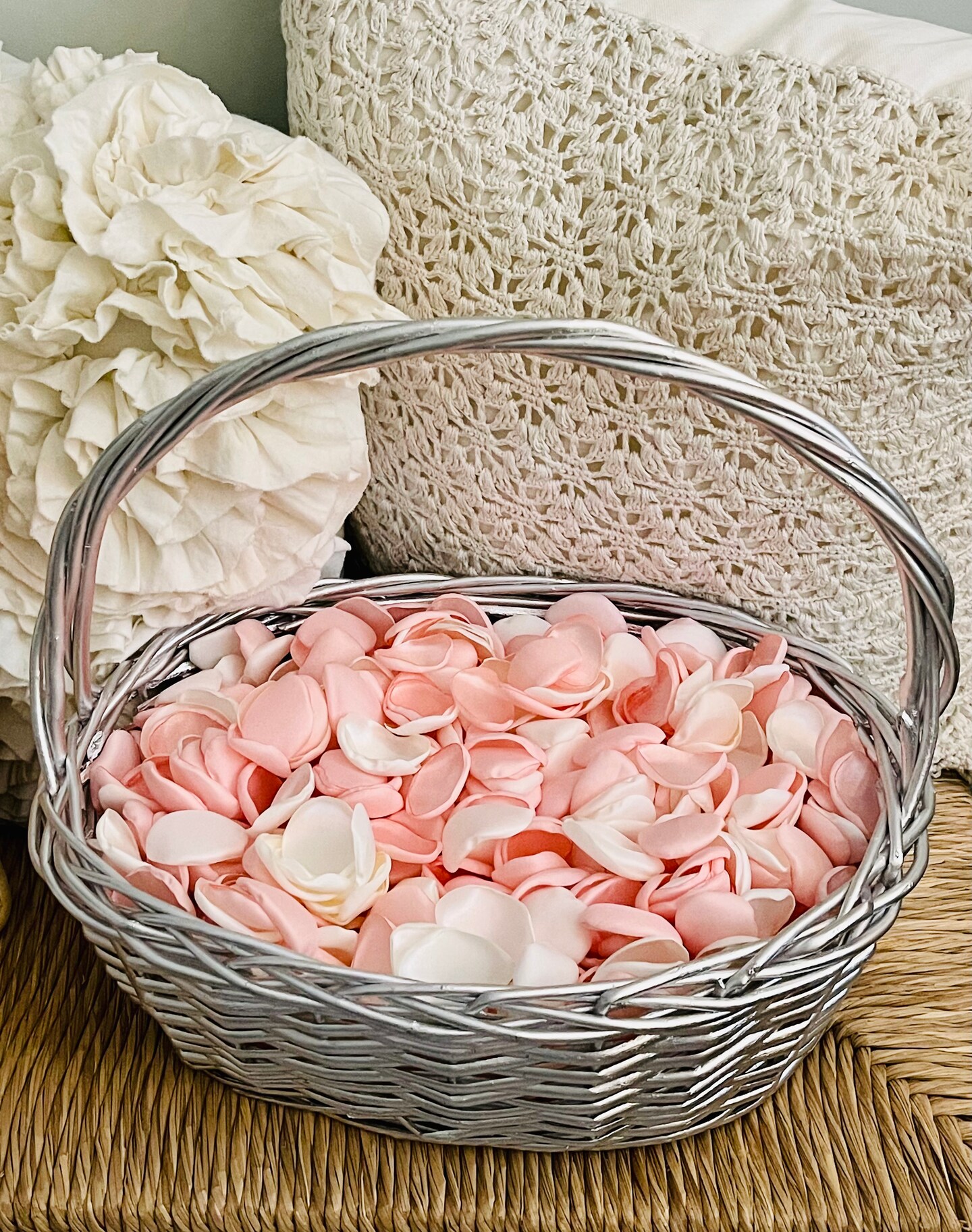 300PCS Blush Rose Petals Silk Artificial Pink Petals Flower Girl Basket Aisle Scatter Decor Baby Girl Shower Supplies Wedding Decoration