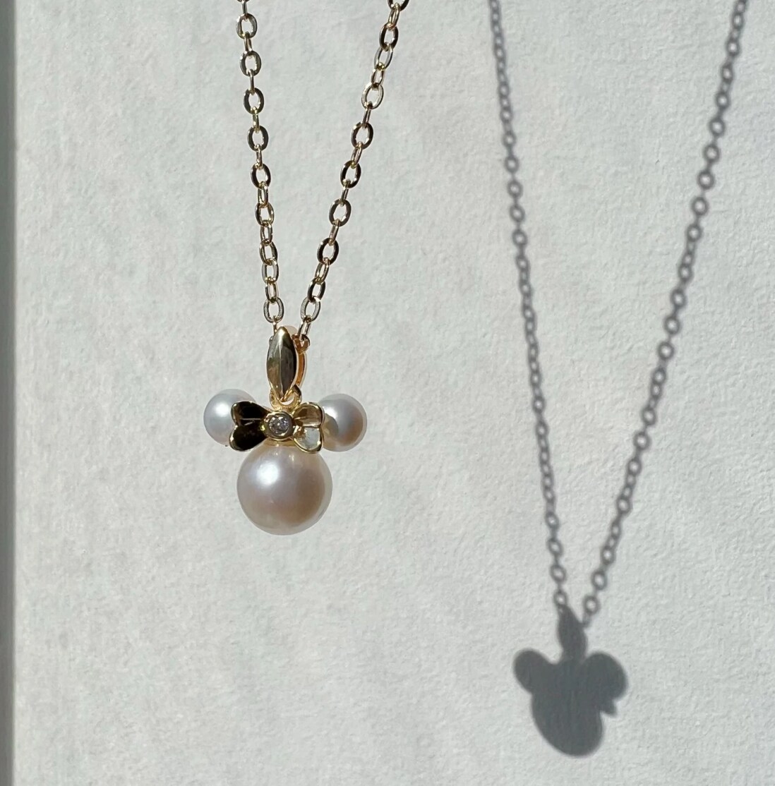 Mickey mouse 2025 pearl necklace