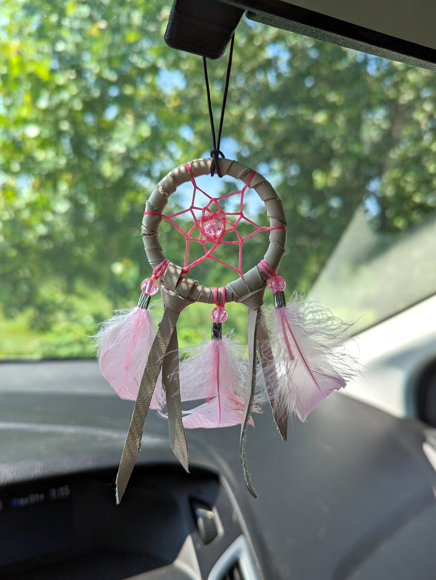 Acchiappasogni Elefante Con Piume Verdi - Ciondolo Boho Per Specchietto Auto - Accessorio Auto Fatto A Mano