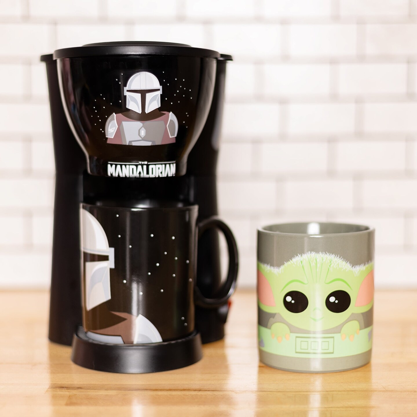 Uncanny Brands Star Wars The Mandalorian &#x26; Baby Yoda Coffee Maker Set