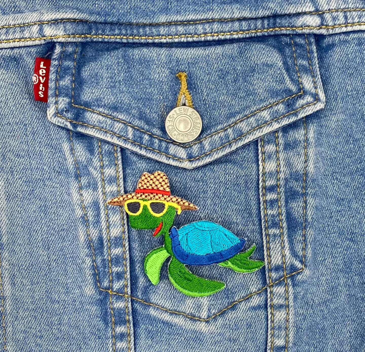 Sea Turtle, Wearing a Straw Hat, Embroidered, Iron on Patch
