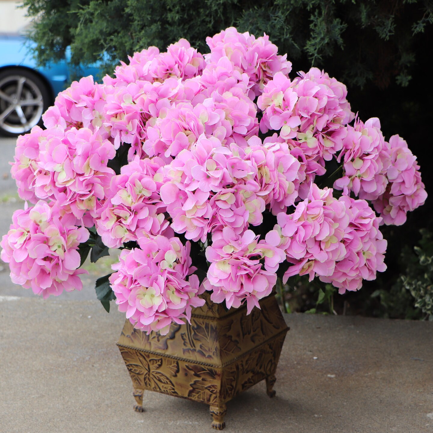 20-Inch UV Pink Hydrangea Bush with 7 Lifelike Silk Flowers for Indoor and Outdoor D&#xE9;cor, Floral Home by Artificial Flowers