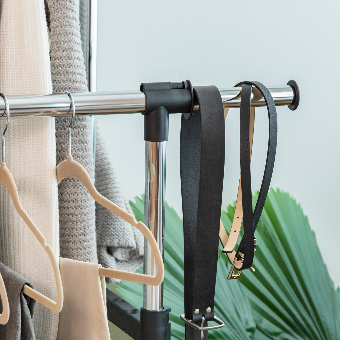 IRIS USA Adjustable Metal Clothes Rack, Garment Rack with wheel