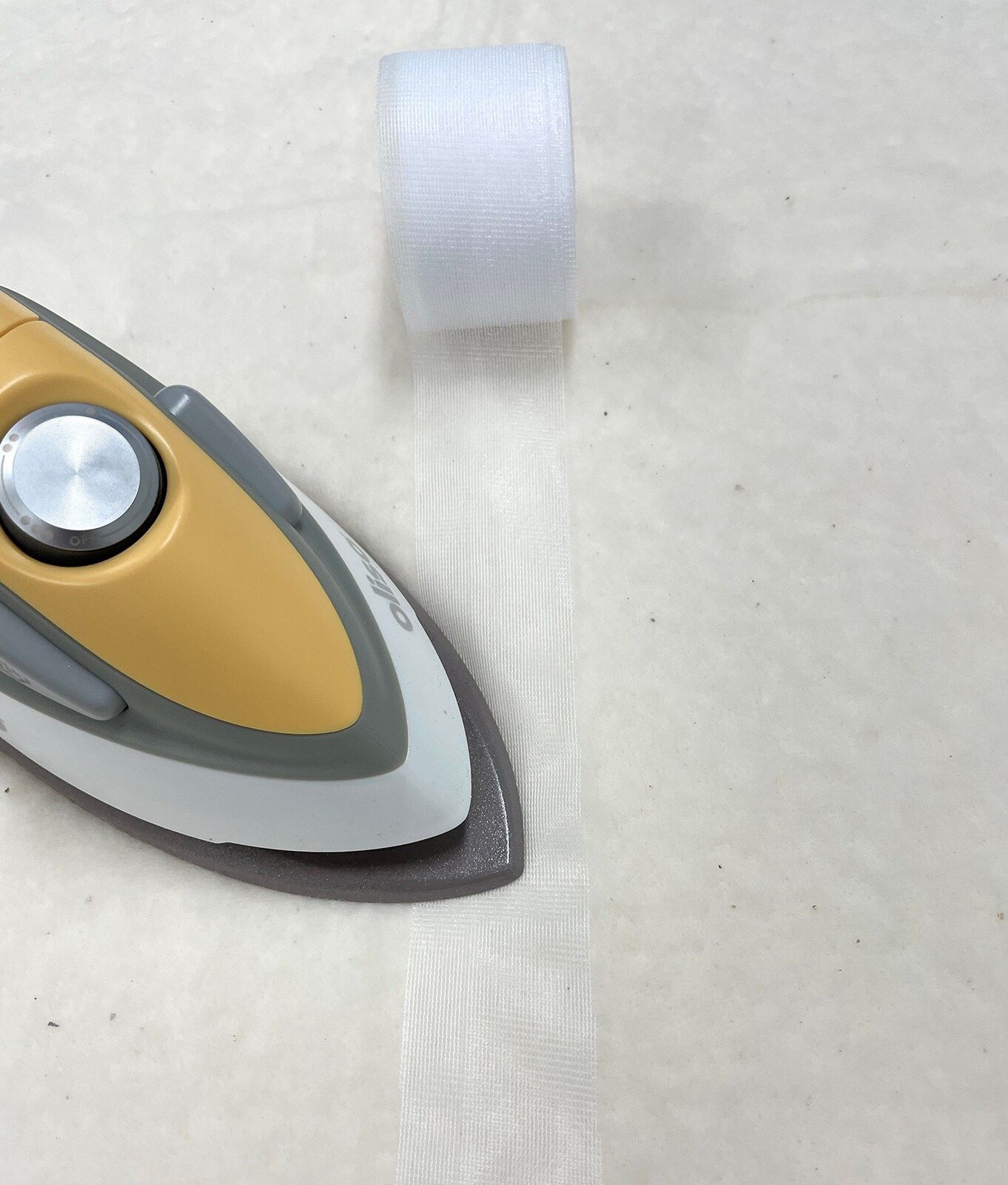 HeatnBond EZ Seam Iron-On Fusible Batting & Seam Tape-1.5"X15yd