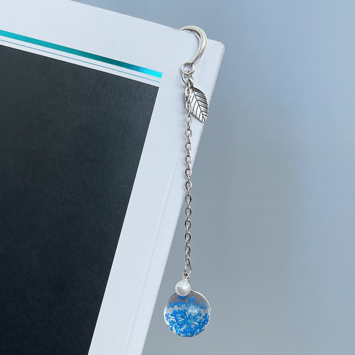 Wrapables Metal Leaf Bookmark with Charm for Book Lovers &#x26; Readers (Set of 2)