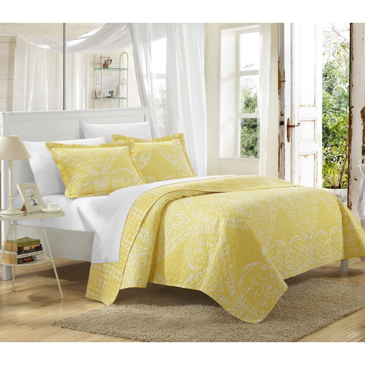 Chic Home 3 or 2 Piece Revenna REVERSIBLE printed Quilt Set. Front a traditional pattern and Reverses into a houndstooth pattern