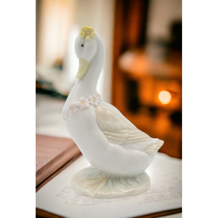 Ceramic Goose Figurine With Flowers 3.75In Farmhouse Vintage Gift
