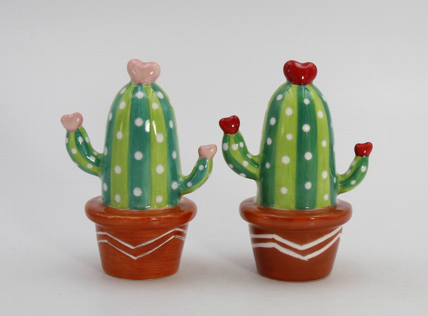 Ceramic Cactus with Hearts Salt and Pepper Shakers, Home D&#xE9;cor, Gift for Her, Gift for Mom, Kitchen D&#xE9;cor, Valentines D&#xE9;cor, Romantic D&#xE9;cor