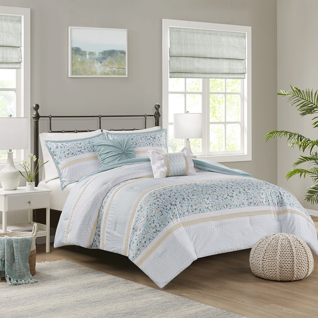 Gracie Mills 5 Piece Seersucker Comforter Set with Throw Pillows