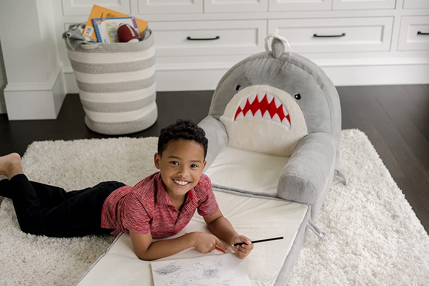 Soft Landing - Elite Seats - Premium Character Sofa Seat & Transformable Fold-Out Lounger with Carrying Handle - Shark