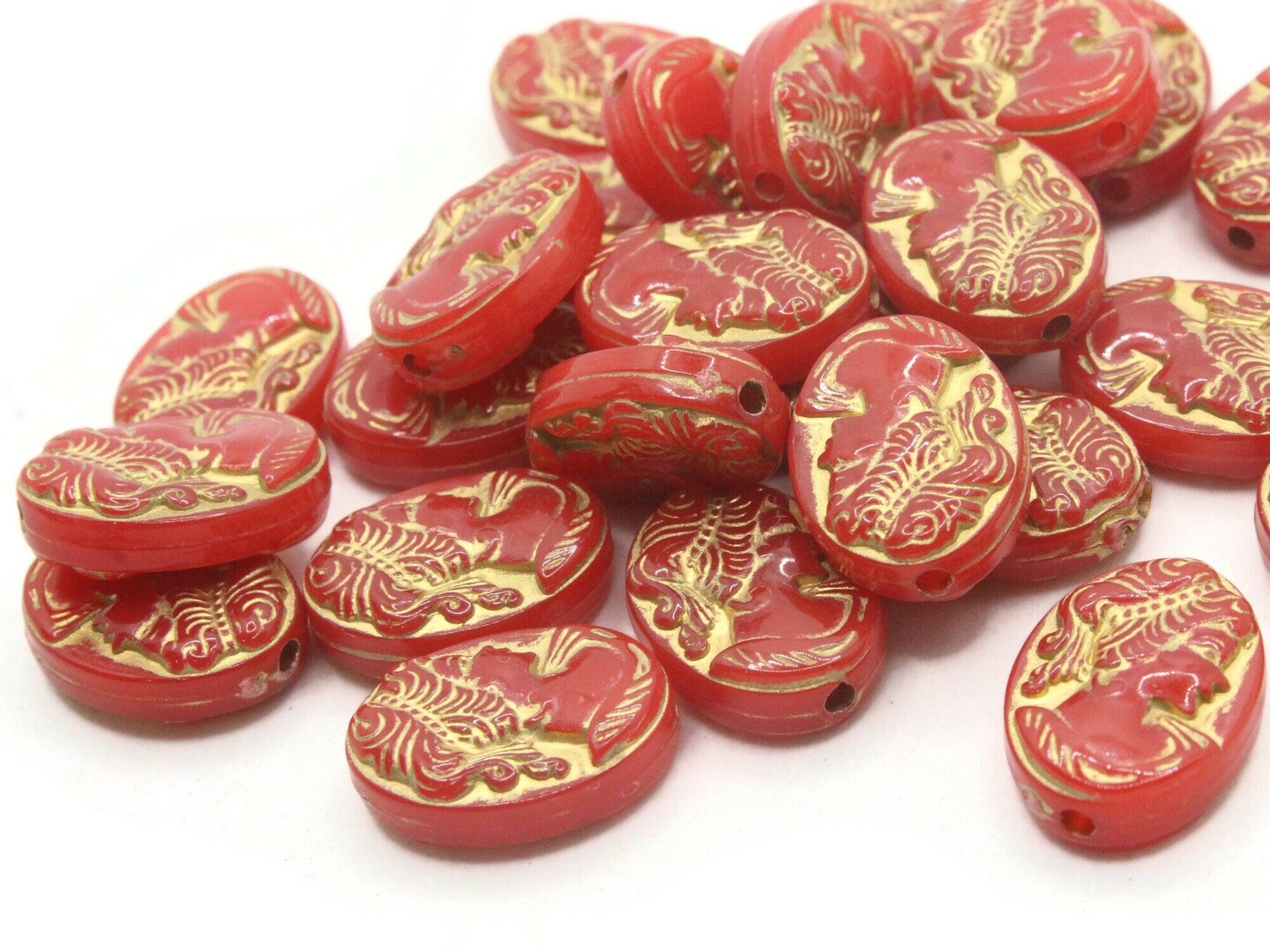 30 18mm Red and Gold Cameo Plastic Flat Oval Beads