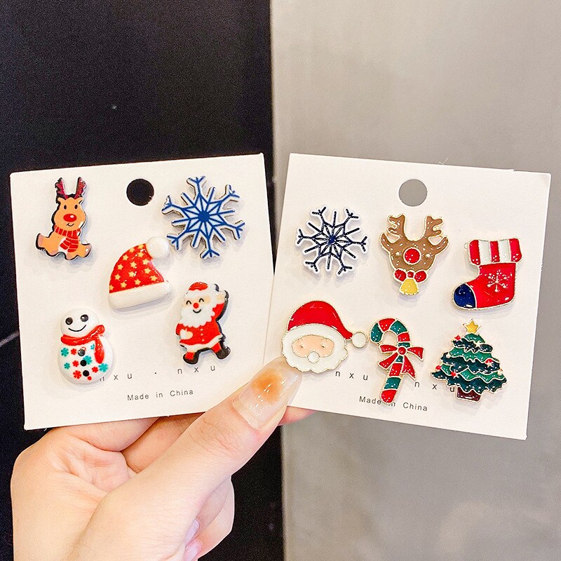 Merry Christmas Metal Badge Brooches Santa Claus Tree Bear Bells Elk Snowflake Enamel Pins For Women Kids New Year Gift Jewelry