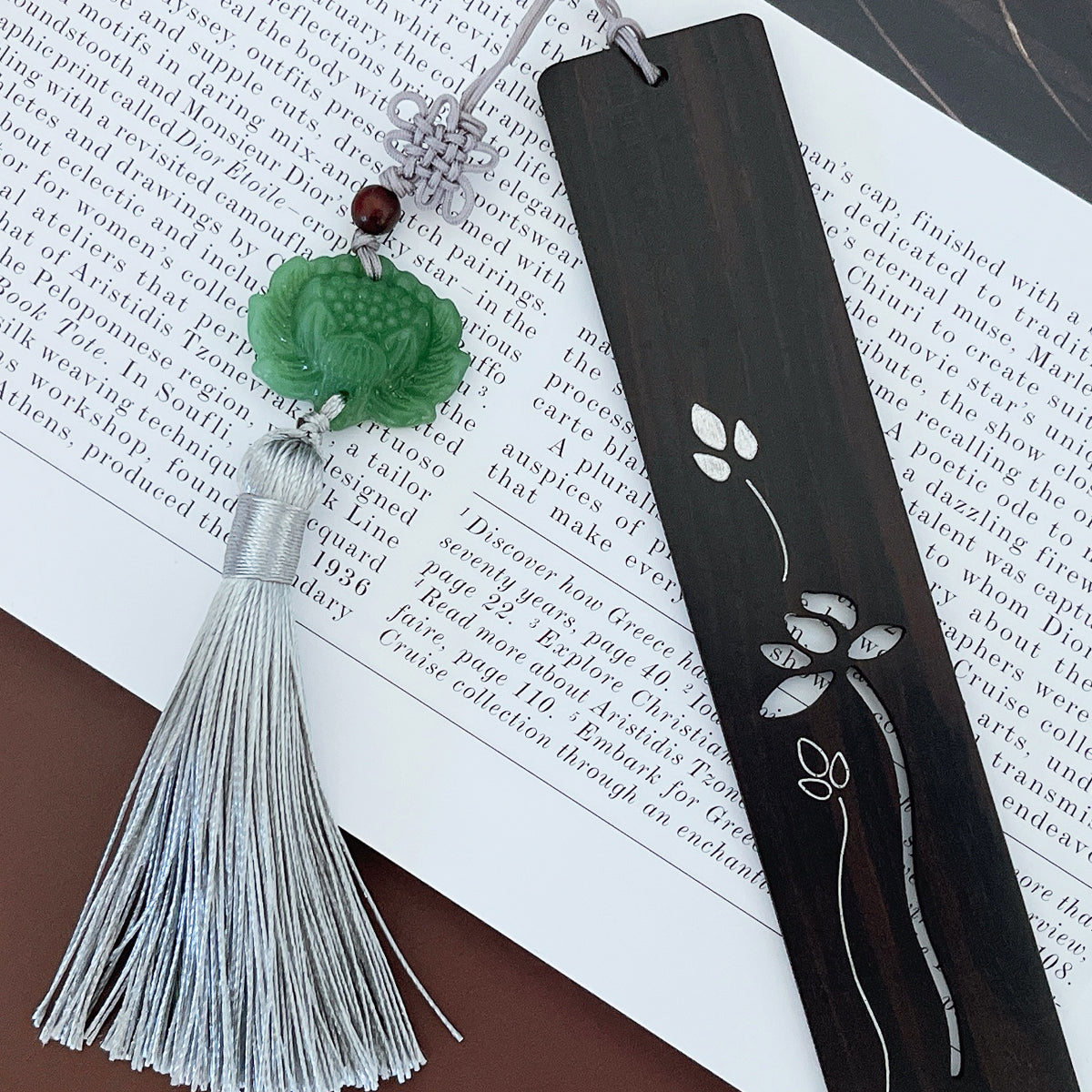 Wrapables Sandalwood Bookmark with Pendant Tassel for Book Lovers an Readers