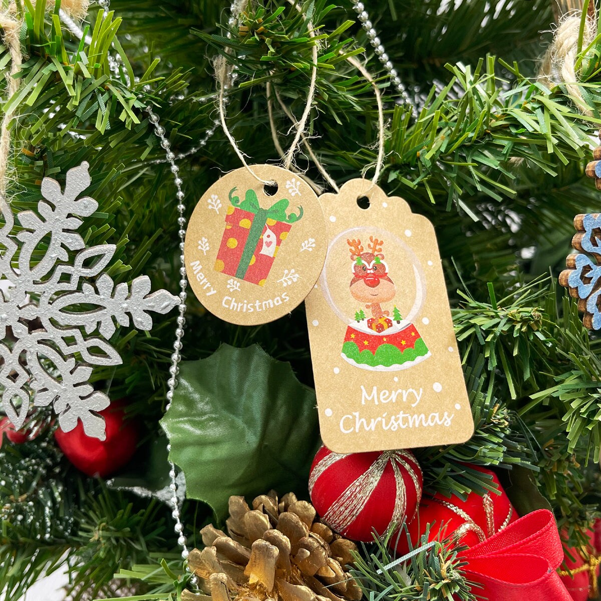 Wrapables Christmas Holiday Gift Tags/Kraft Hang Tags with Jute Strings for Gift-Wrapping, DIY, Arts & Crafts