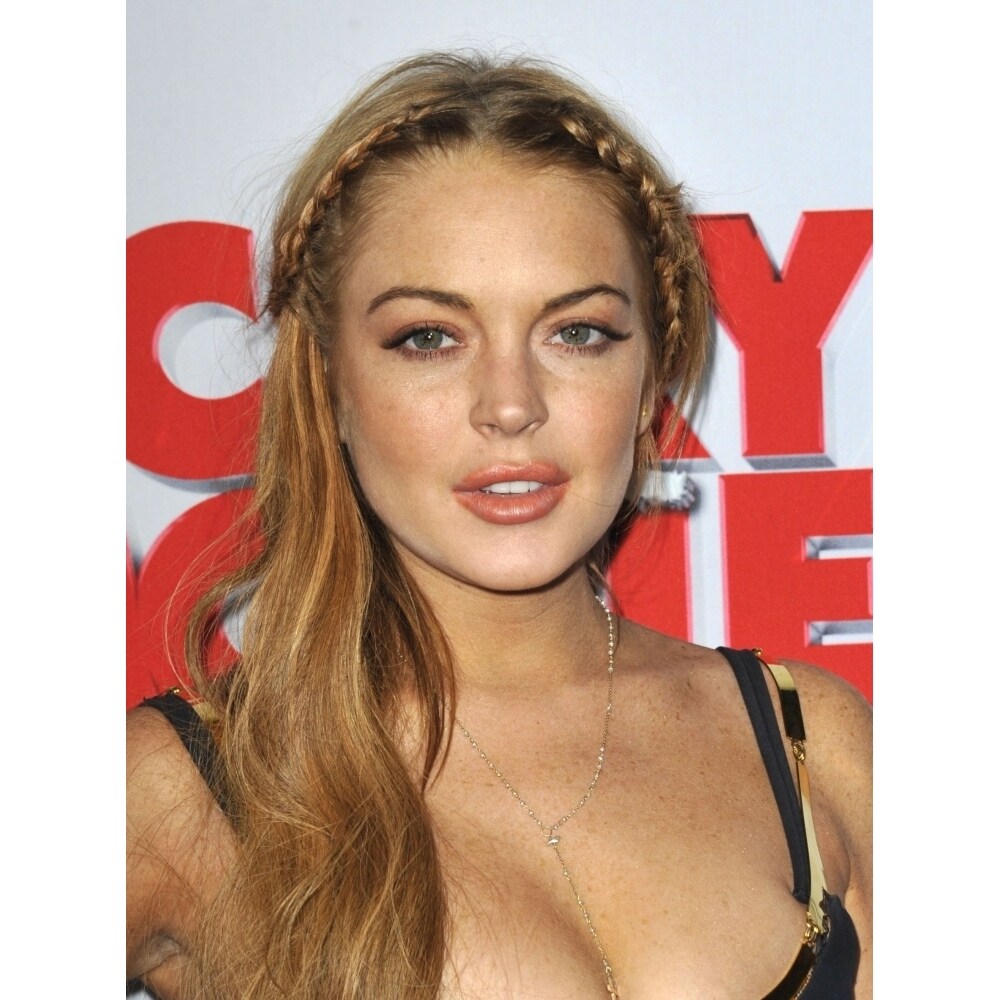 Posterazzi Lindsay Lohan At Arrivals For Scary Movie 5 Premiere Photo Print