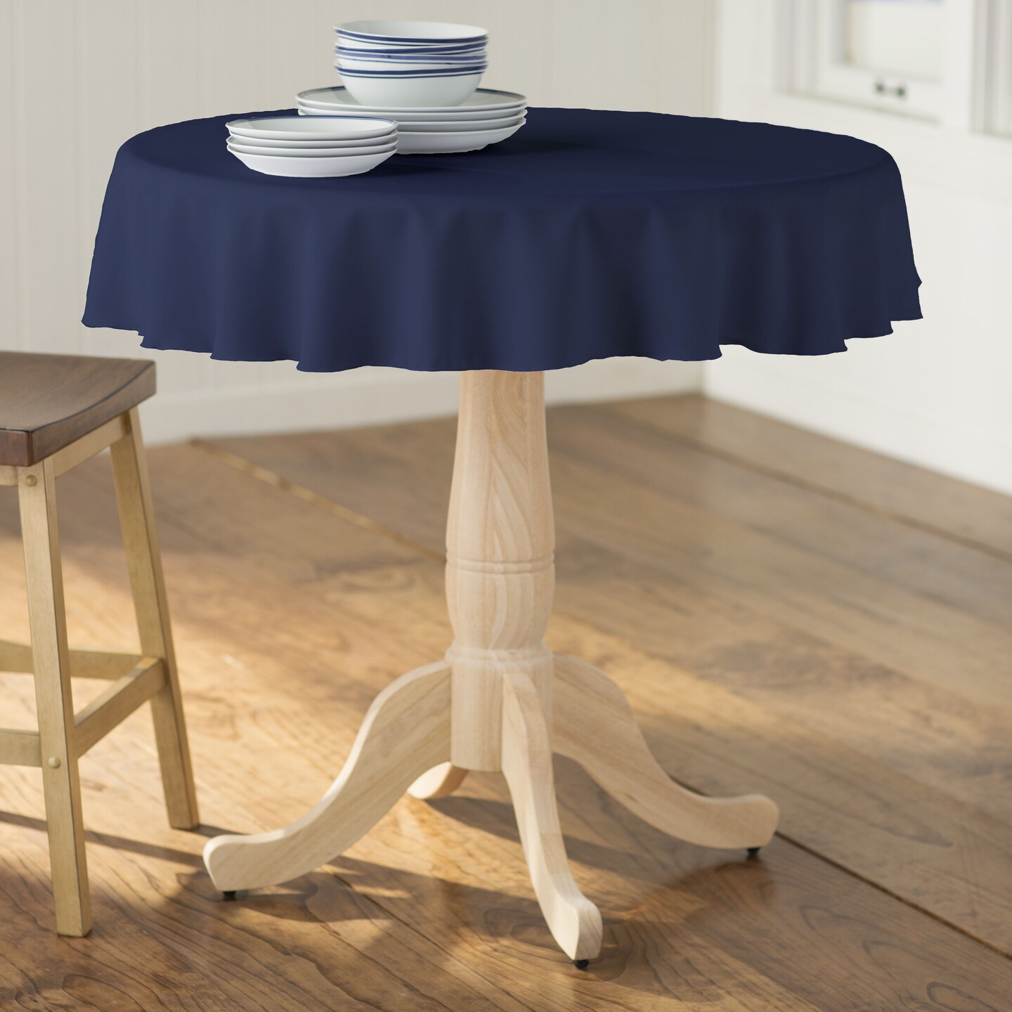 Modern Polyester Poplin Serged Edge Round Tablecloth 51in Overlay