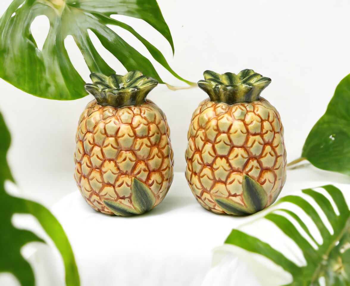 Hand Painted Ceramic Pineapple Salt &#x26; Pepper Shakers, Home D&#xE9;cor, Gift for Her, Gift for Mom, Kitchen D&#xE9;cor, Summer Decor