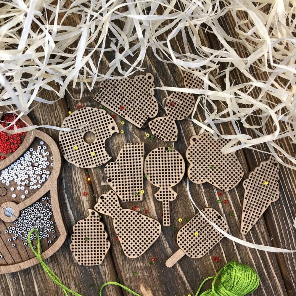 Set of blanks for embroidery on wood
