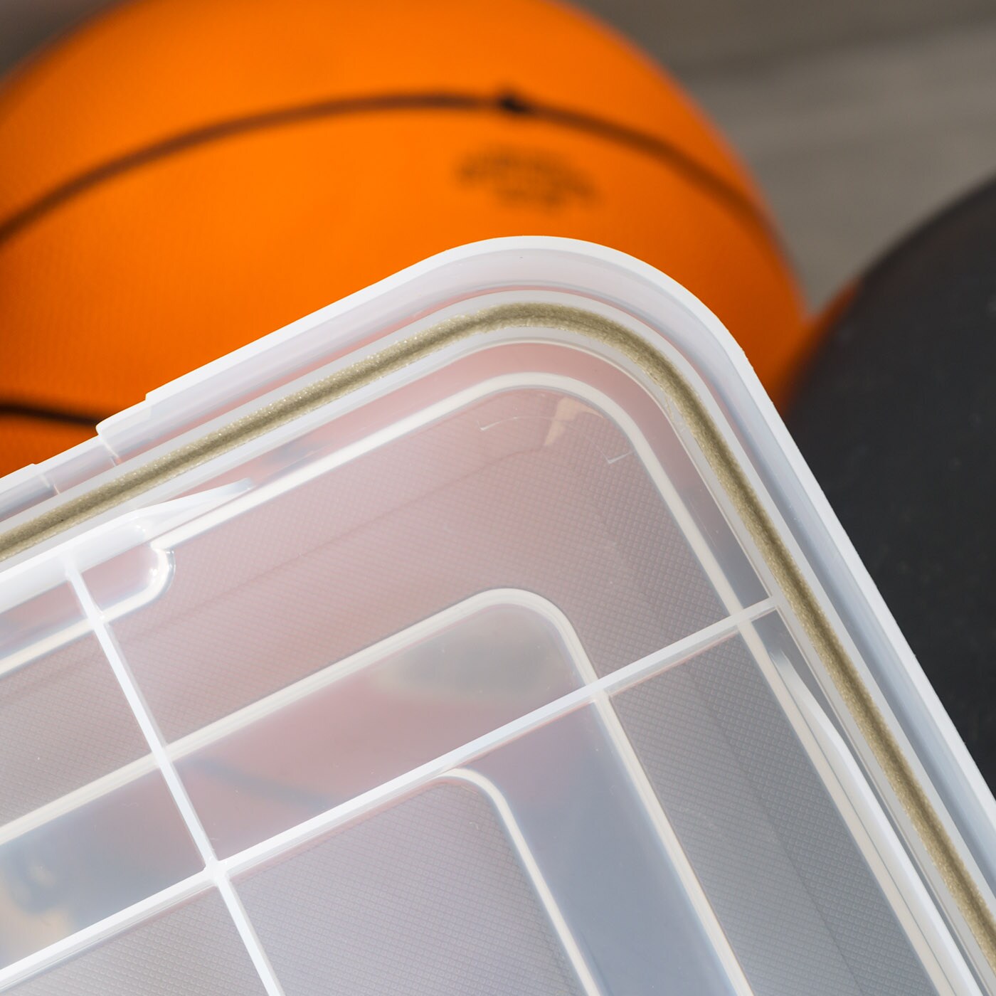 IRIS USA 156qt WEATHERPRO Airtight Plastic Storage Bin with Lid and Seal and Secure Latching Buckles