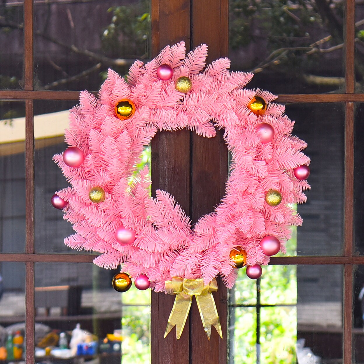 Gymax 24'' Pink Artificial Christmas Wreath w/ Golden Bow Decoration Balls