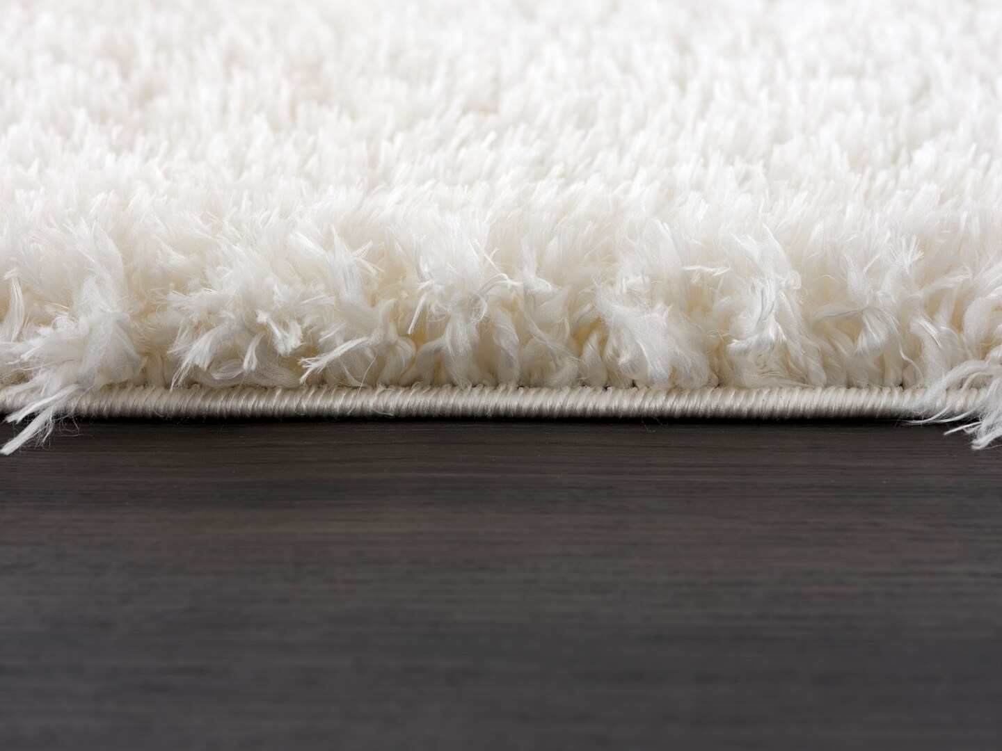 L&#x27;baiet Malibu Collection Polyester Julia White Shag 2 ft. x 3 ft. Scatter Area Rug