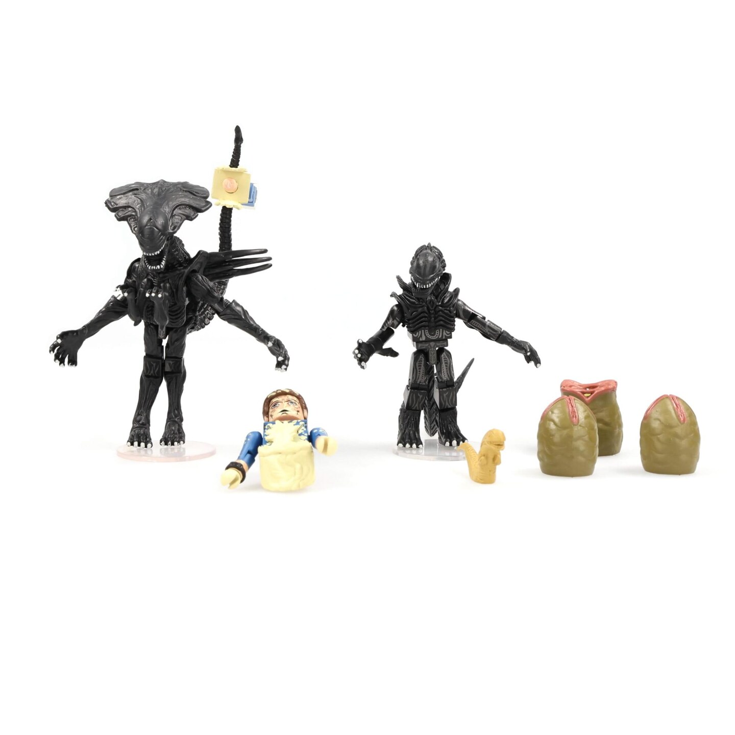 Aliens Deluxe Queen Alien with Warrior Alien &#x26; Battle-Damaged Bishop Minimates