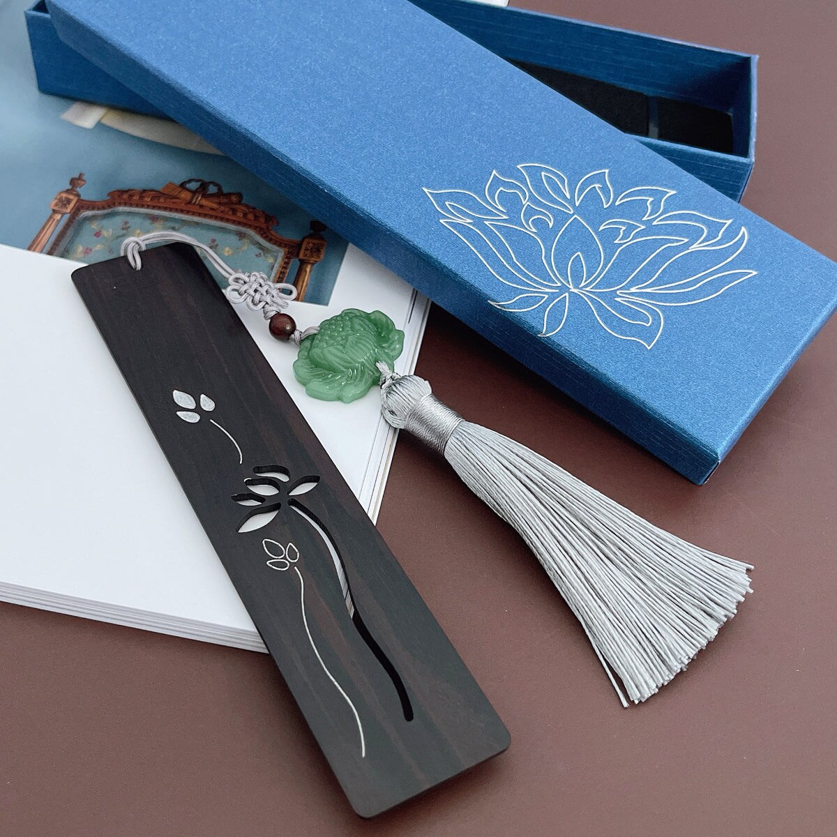 Wrapables Sandalwood Bookmark with Pendant Tassel for Book Lovers an Readers