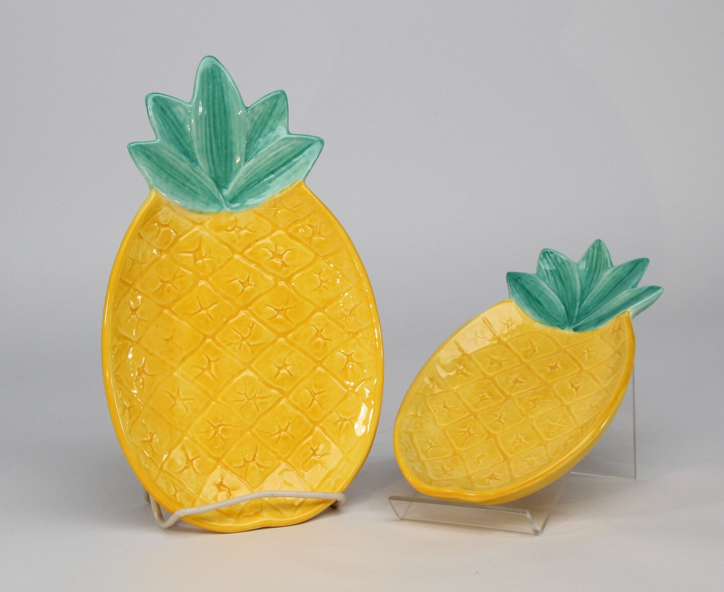 Hand Painted Ceramic Pineapple Plates - Set of 2, Home D&#xE9;cor, Gift for Her, Gift for Mom, Kitchen D&#xE9;cor, Summer Decor