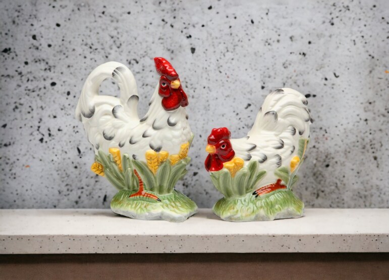 Ceramic Black &#x26; White Rooster Salt &#x26; Pepper Shakers, Home D&#xE9;cor, Gift for Her, Gift for Mom, Kitchen D&#xE9;cor, Farmhouse Decor