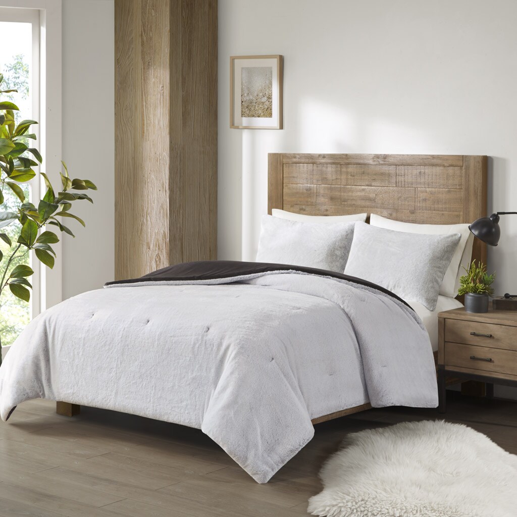 Gracie Mills   Faux Fur to Mink Down Alternative Comforter Set