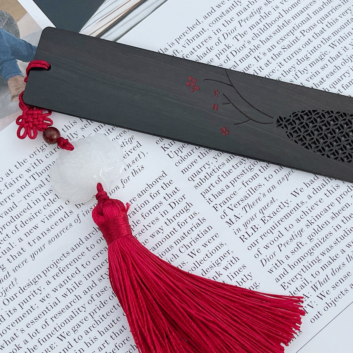 Wrapables Sandalwood Bookmark with Pendant Tassel for Book Lovers an Readers