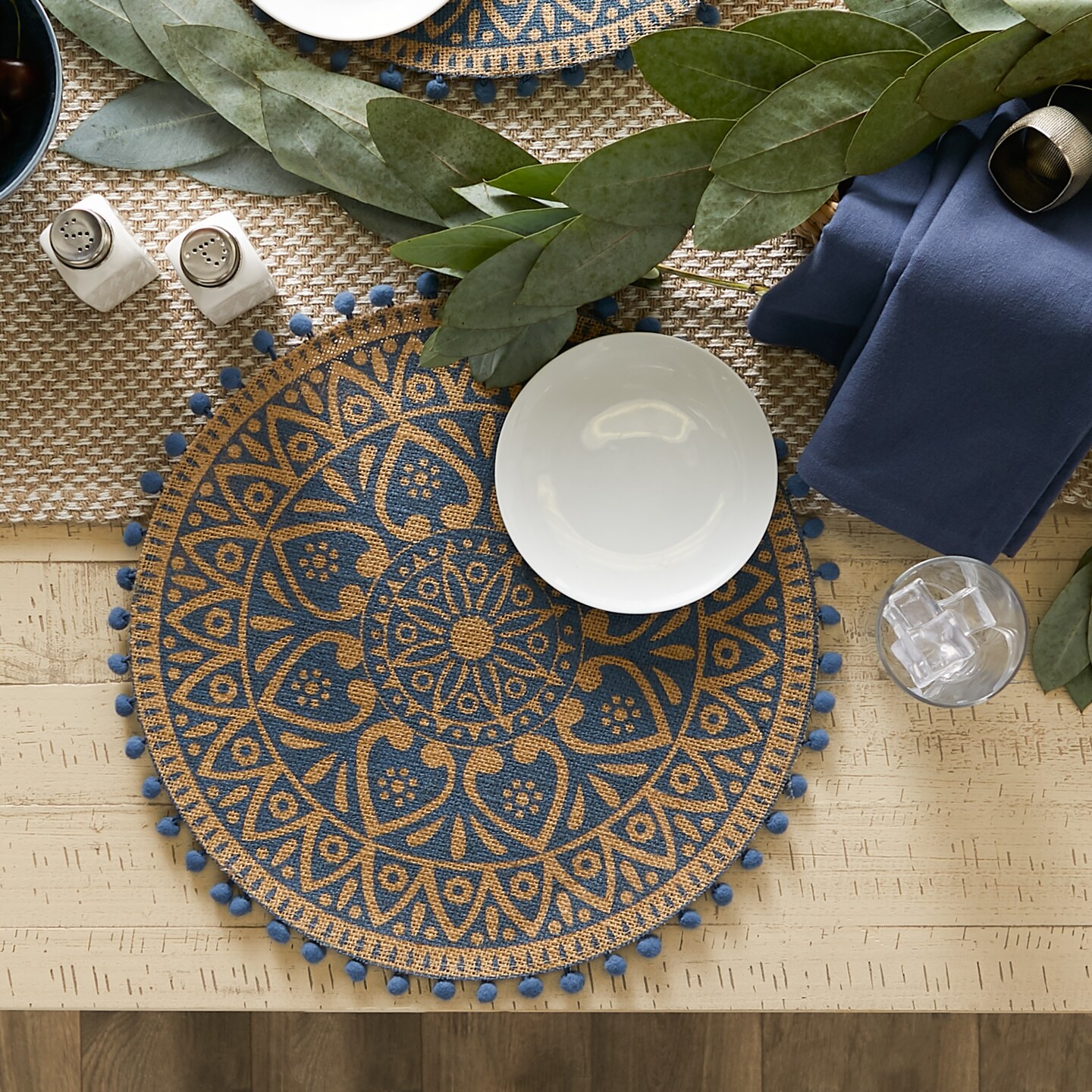 DII French Blue Block Print On Natural Round Jute Placemat (Set of 6)