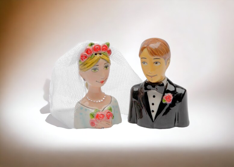 Ceramic Wedding Bride &#x26; Groom Salt &#x26; Pepper Shakers, Wedding D&#xE9;cor, Wedding Gift, Anniversary D&#xE9;cor, Anniversary Gift