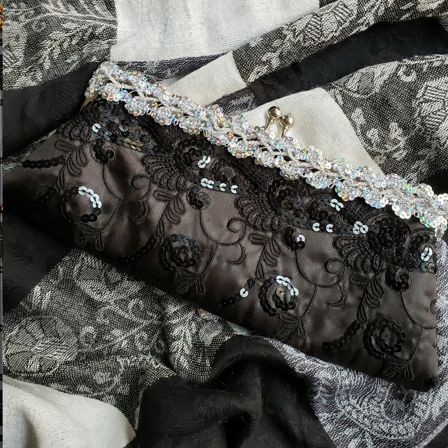 20 yards of Sharon Scallop Edge Sequin Braid Trim | 20 yard cut