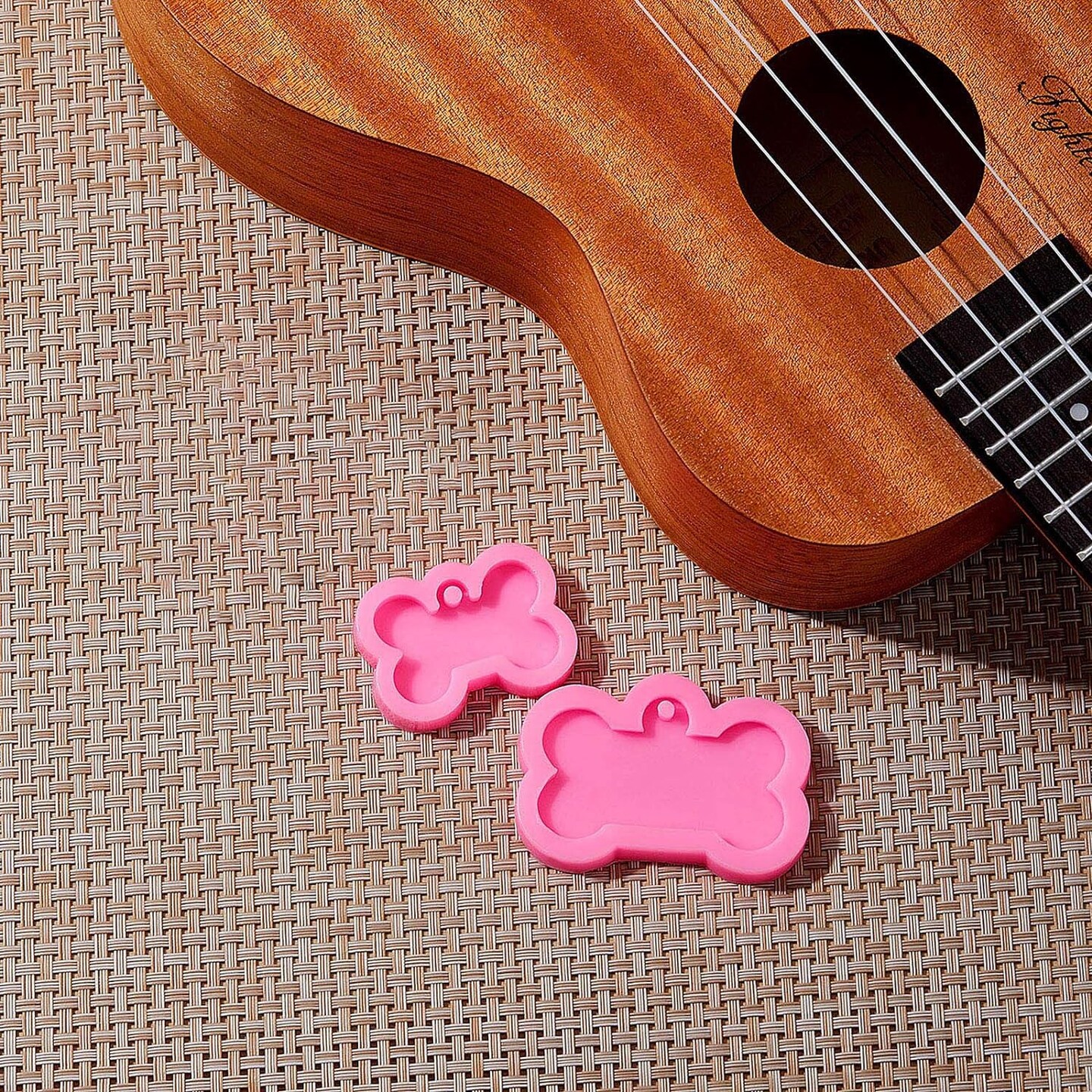 6 Pieces Dog Bone Silicone Mold Dog Tag Keychain Mold Kit DIY Dog Tag Pendant Baking Epoxy Resin Clay Mold with 10 Pieces Big Key Ring for Kitchen or Homemade Crafts, 2 Sizes