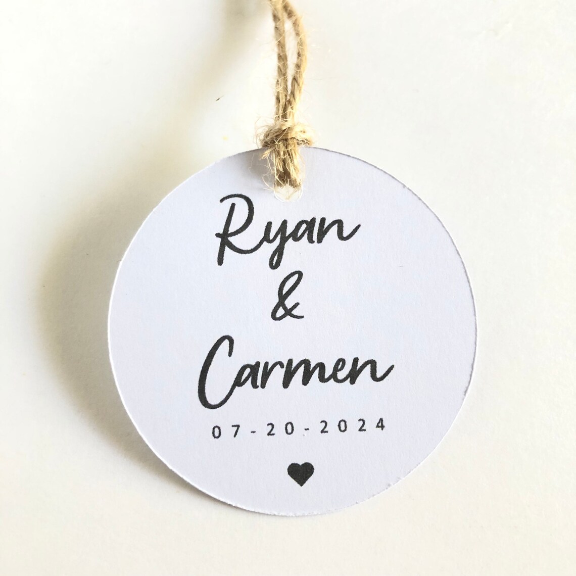 100 pezzi/set Etichette per matrimonio personalizzate con foro Etichette per bomboniere rustiche personalizzate con testo o logo Etichette di ringraziamento  15