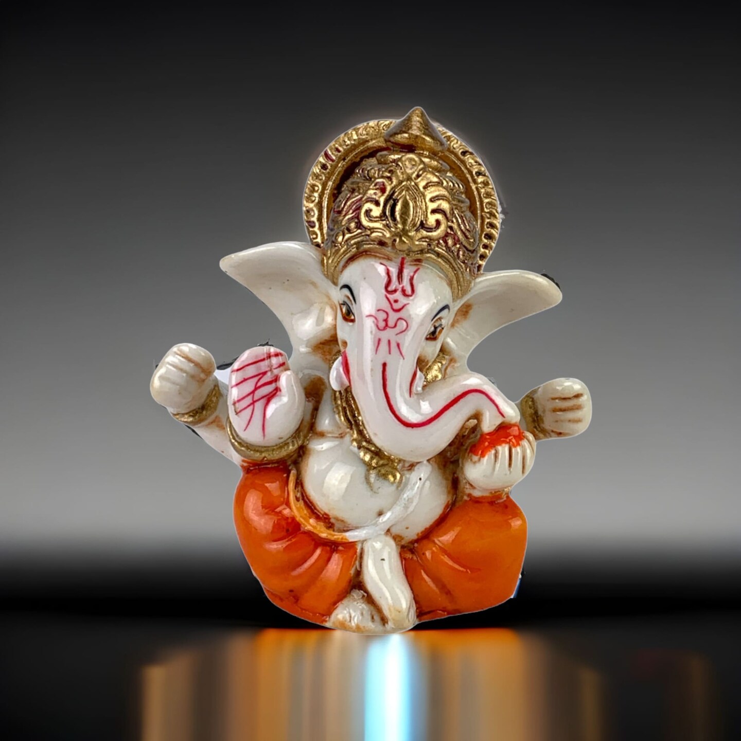 1 Ct Acrylic Car Ganesha Statue Idol Showpiece God of Luck and Success Ganpati Figurine for Home Decoration and Car Dashboard Housewarming Pooja Diwali Decoration