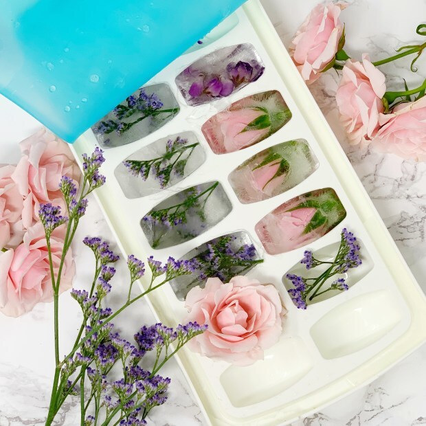 Flower Ice Cubes Are a Hostess' Best Party Trick—How to Make Them