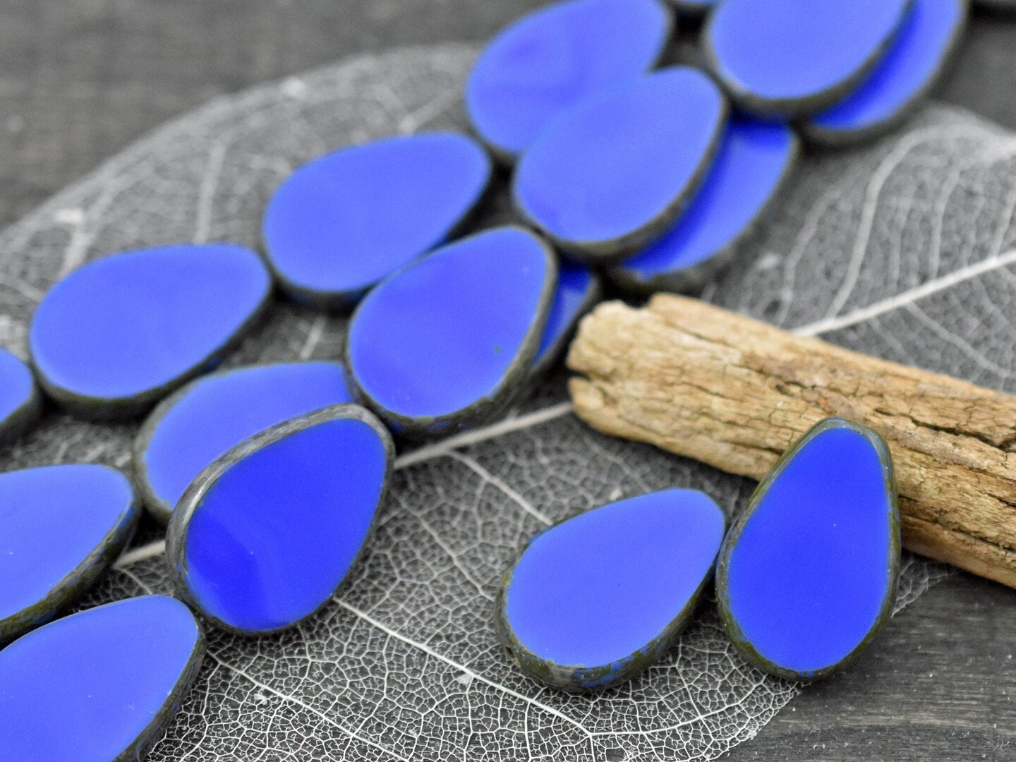*8* 12x18mm Opaque Cornflower Blue Picasso Table Cut Flat Teardrop Beads
