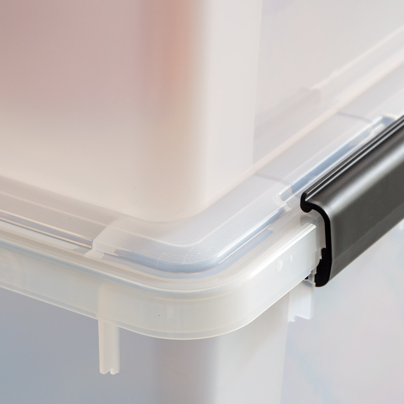 IRIS USA 156qt WEATHERPRO Airtight Plastic Storage Bin with Lid and Seal and Secure Latching Buckles