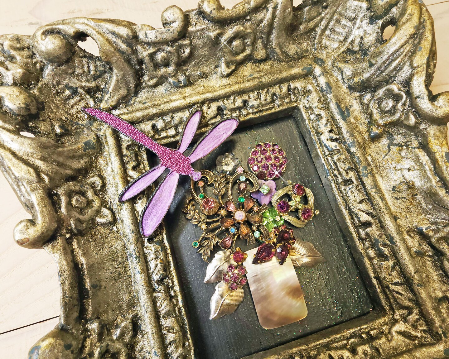 Jeweled Art hotsell Photo Frame with Marguerite Daisies, Faux Pearls, Chain of Clear Rhinestones