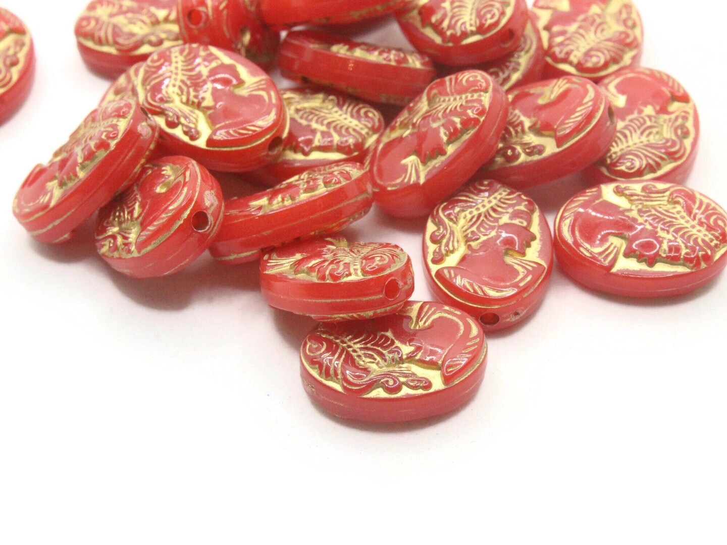 30 18mm Red and Gold Cameo Plastic Flat Oval Beads
