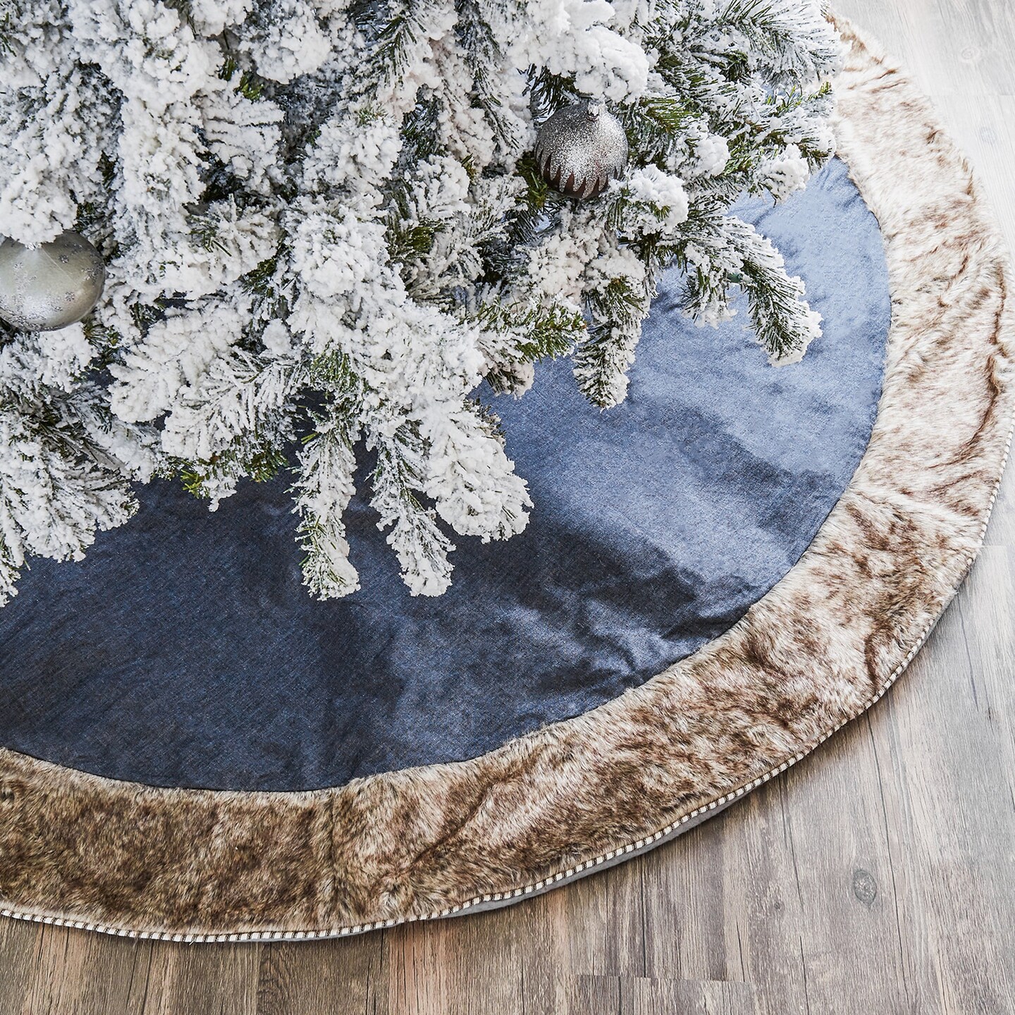 Dress Denim Tree Skirt with Faux Fur Trim - 66&#x22;