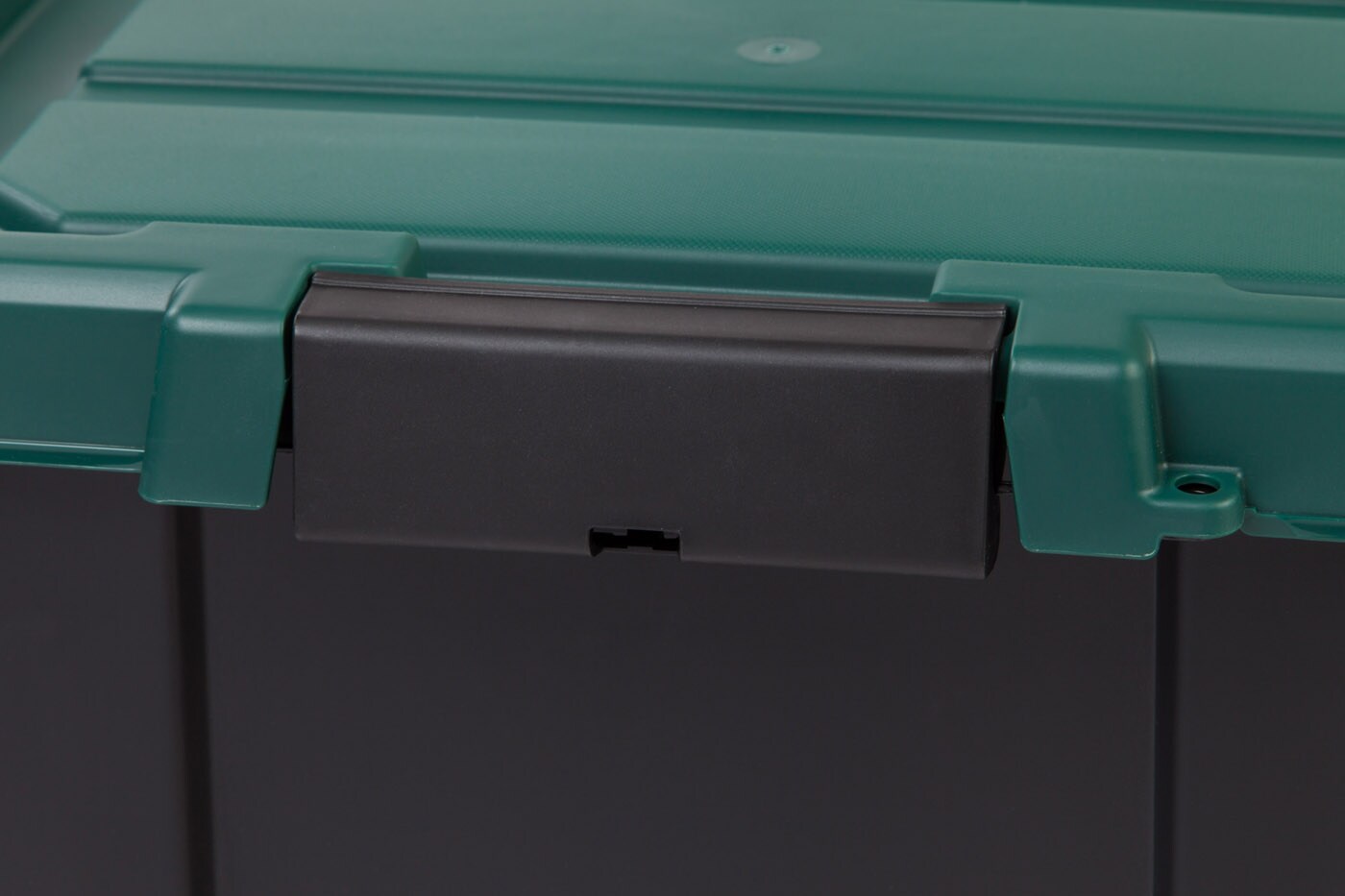 IRIS USA Lockable Heavy Duty Plastic Storage Bins Container with Lids and Secure Latching Buckles