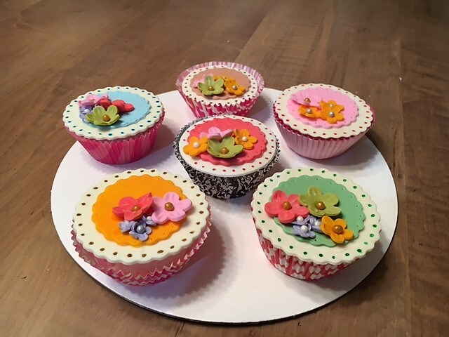28 Stück Oster-Cupcake-Topper – Mit Hasen, Eiern & Frühlingsmotiven, Inkl. Klebepunkten
