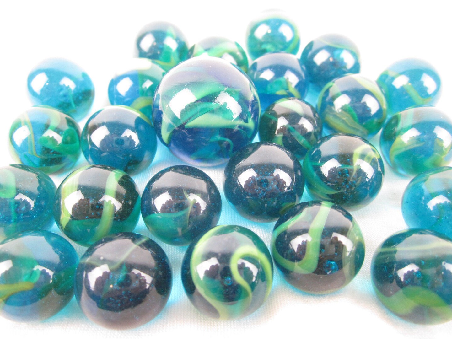 25 Glass Marbles SEA TURTLE Sea Blue/Green Translucent Game Pack Shooter Swirl