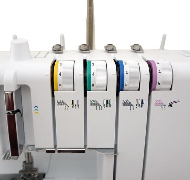 Bernette b42 Funlock Serger With Foot Kit Bundle