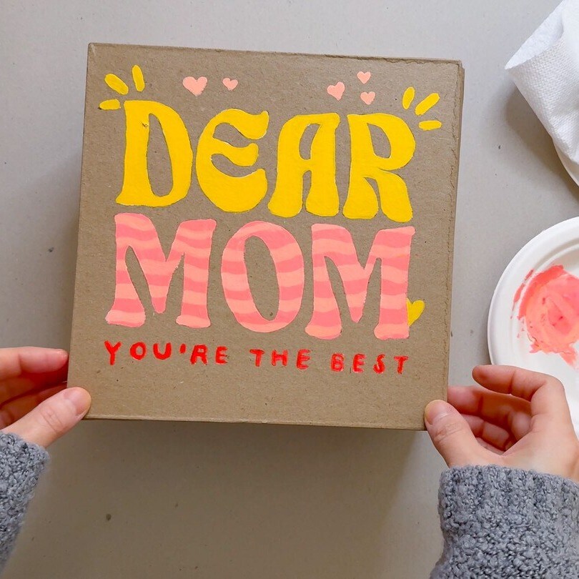 Decorate a Mom's Day Gift Box with Me! image 1