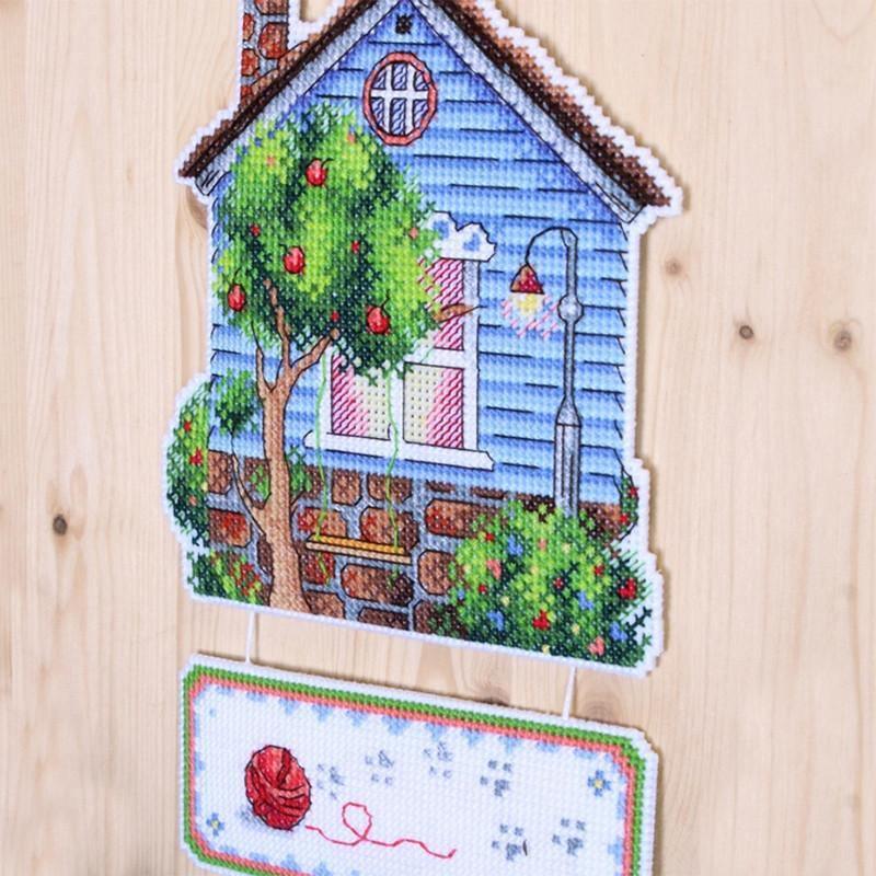 Home P-492 / SR-492 Plastic Canvas Counted Cross Stitch Kit